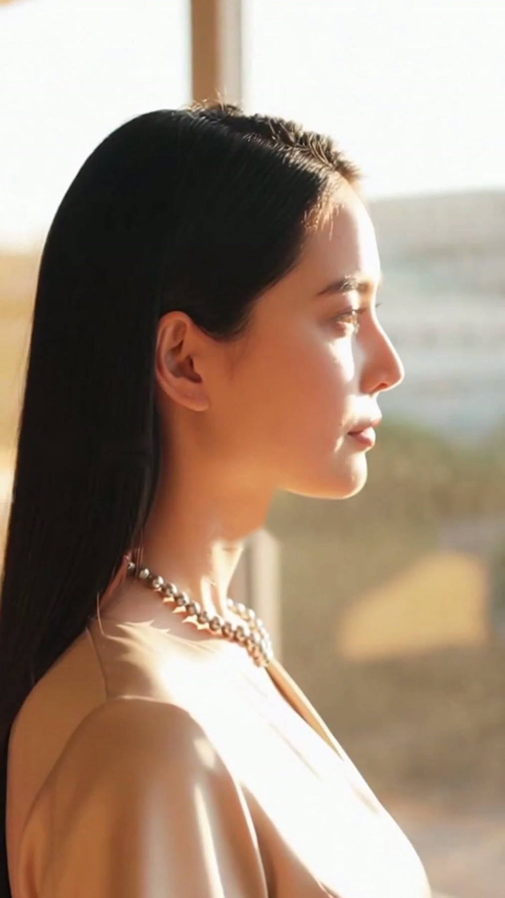 Profile styling image with natural pearl necklace